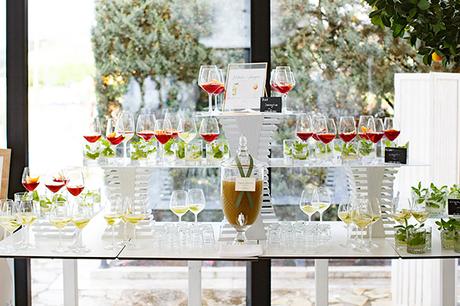 greek-inspired-wedding-decoration-ideas-olive-branches-white-flowers_16