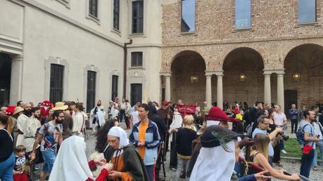 Our first lucet workshop at Belgioioso Medievale The castle court during Belgioioso Medievale, 3rd June 2023