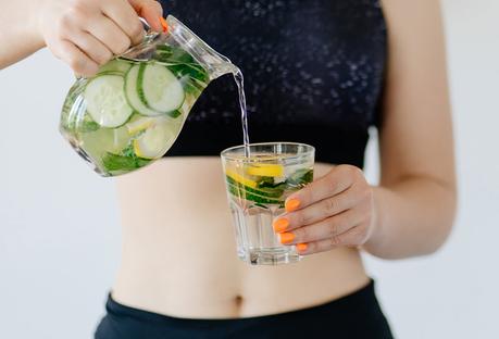 wellhealthorganic.com:how-detox-water-works-in-reducing-weight