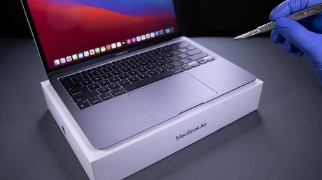 Apple MacBook Air 15-Inch First Impressions: Light, but Still Quite Big