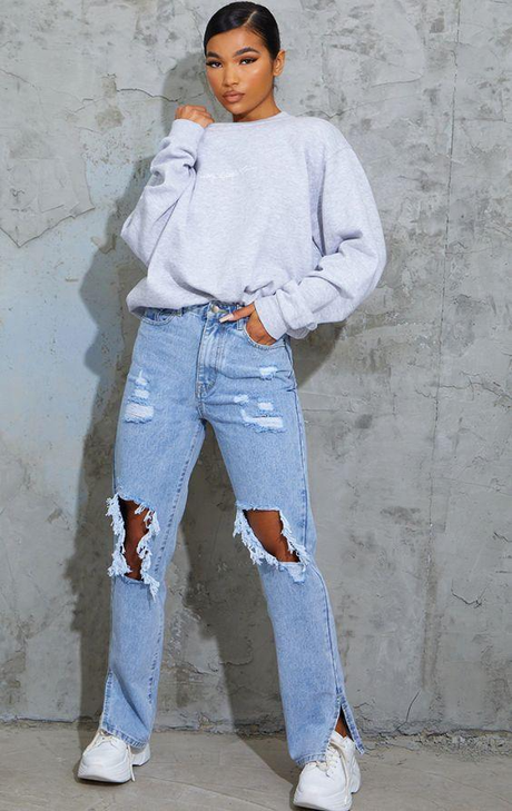 Loose Jeans with a Comfortable Top