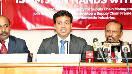 IDB Chairman Dr. Saranga Alahapperuma flanked by Vice President, ISMM, Maj Gen Renaka Udawatta (Rtd) and  President ISMM Jayantha Gallehewa. Picture by Sudath Malaweera