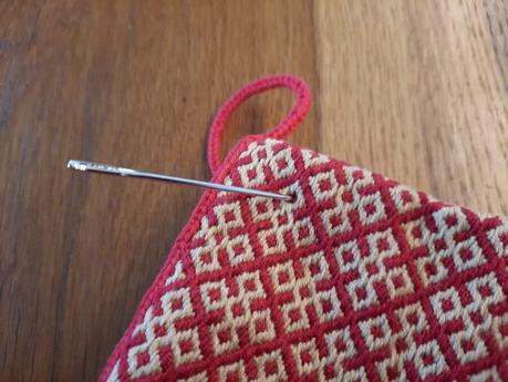 The making of my first German brick stitch embroidered purse