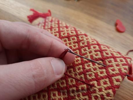 The making of my first German brick stitch embroidered purse