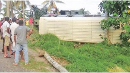 One dead, 10 injured as bus overturns in Pitipana