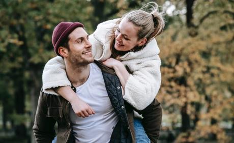 How to Play a Girl Who Is Playing You (9 Smart Ways)