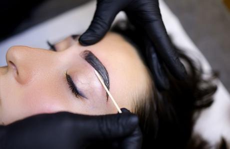 An Eyebrow Tinting Guide to Achieve Your Brow Goals