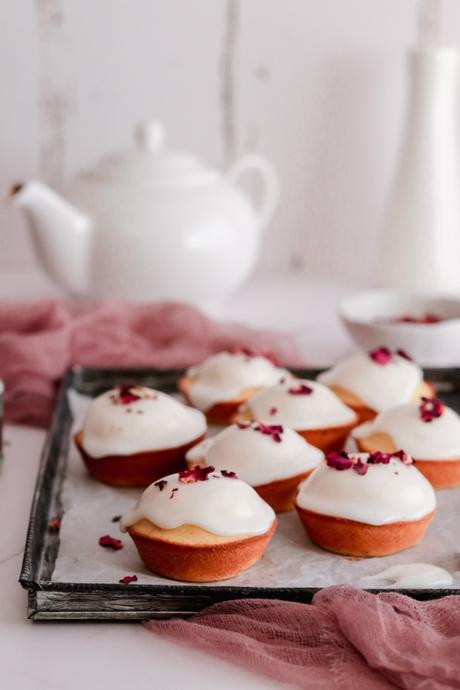 Lemon and rose mini cakes