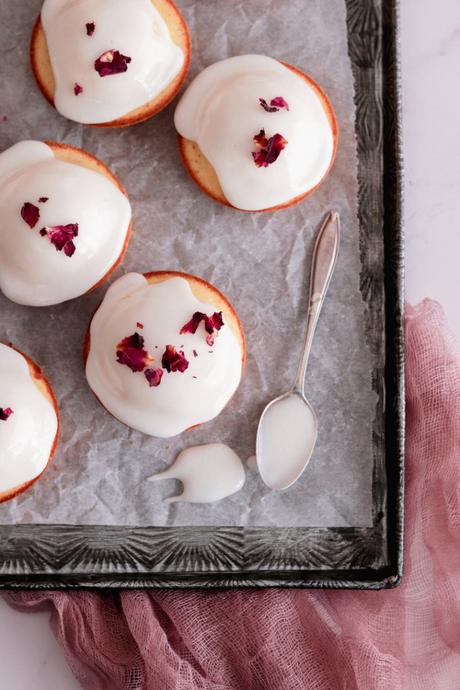 Lemon and rose mini cakes