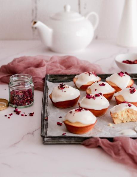 Lemon and rose mini cakes