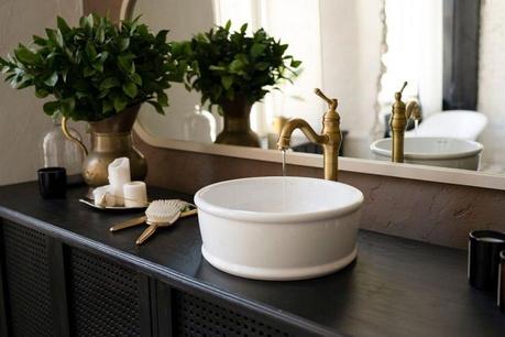 The Perfect Touch: Choosing a Ceramic Basin for Your Bathroom