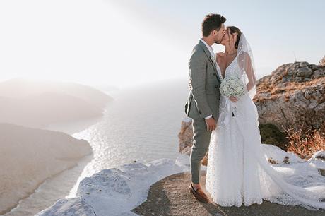 summer-wedding-folegandros-baby-breaths-romantic-details_02x