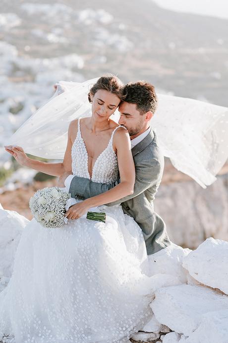 summer-wedding-folegandros-baby-breaths-romantic-details_01x