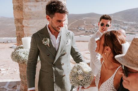 summer-wedding-folegandros-baby-breaths-romantic-details_17x