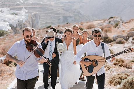 summer-wedding-folegandros-baby-breaths-romantic-details_10