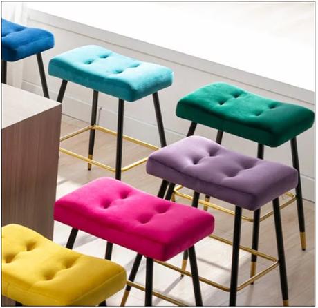 Footrest keeps things casual & comfortable!