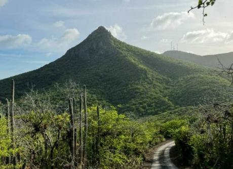 Indian Creek Geological Formation and Hidden Lagoon