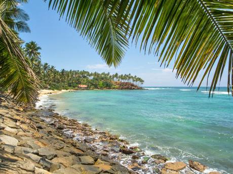 mirissa-beach-with-turquoise-ocean