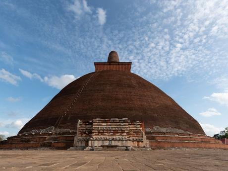 Jetavanaramaya-stupa-in-anuradhapura