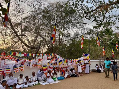 people-praying-at-Jaya-Sri-Maha-Bodhi-Tree-one-of-the-best-places-to-visit-in-Anuradhapura