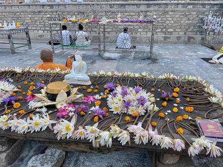 offerings-left-by-buddhist-pilgrims-in-anuradhapura