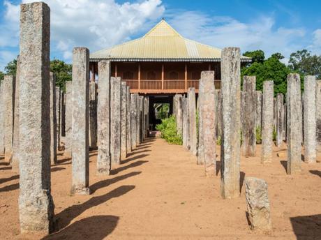 Pillars-of-Lovamahapaya-Brazen-Palace-anuradhapura