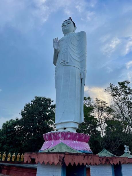 giant-buddha-statue-at-sigiriya-buddhist-monastery