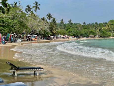 hiriketiya-bay-and-beach-with-a-sun-lounger-by-the-water