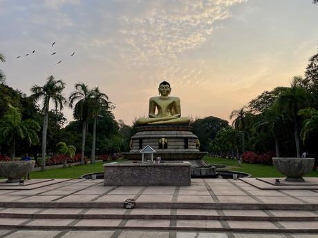 Colombo-Viharamaha-Devi-Park-Buddha-Statue