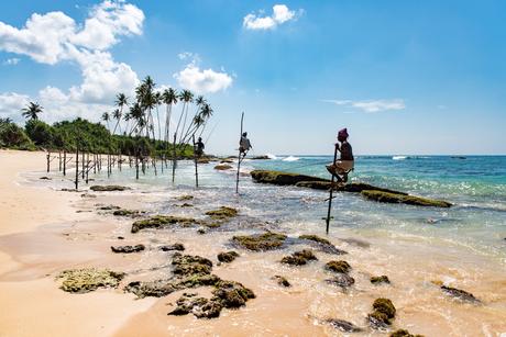 mirissa-beach-with-stick-fishermen