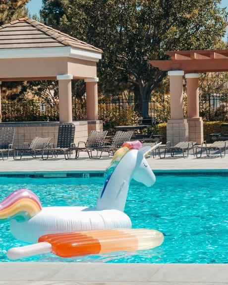 wedding pool party decoration inflatable unicorn and ice cream