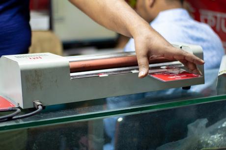 Choosing The Perfect Laminator Machines | A Buyer’s Guide