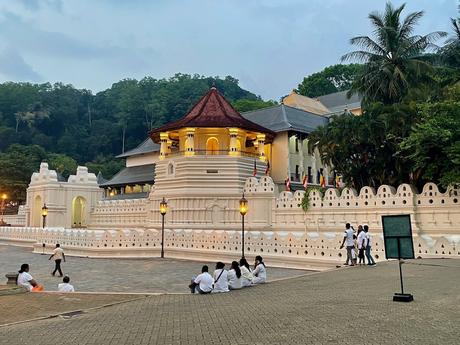 the-temple-of-the-tooth-is-a-famous-place-to-visit-in-kandy