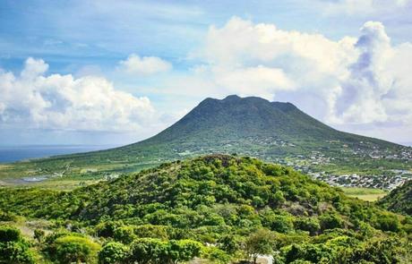 Geographic Features Contrasting the Natural Beauty of Aruba and St. Eustatius