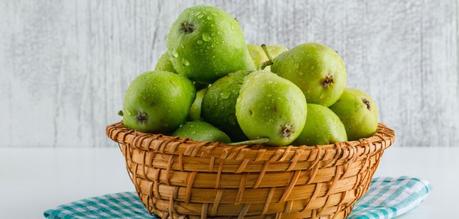 9 Solid Reasons To Incorporate Pears Into Your Diet