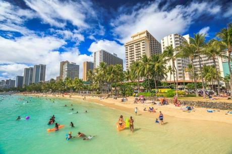 Beach Paradise: Comparing the stunning beaches and water activities available in Honolulu and Kauai