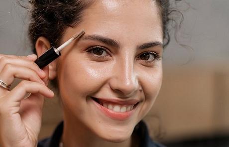 Top Tips That Help Bring Attention To Your Face & Eyes Without Makeup