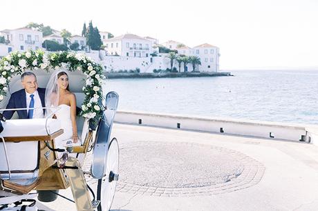 fairytale-summer-wedding-spetses-island-gorgeous-white-florals_24