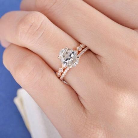 Moissanite Carving Traditions: Vintage Jewelry Reproductions