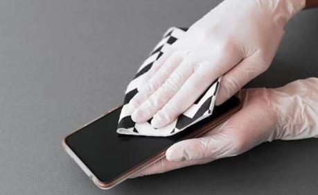 hand wipe mobile screen