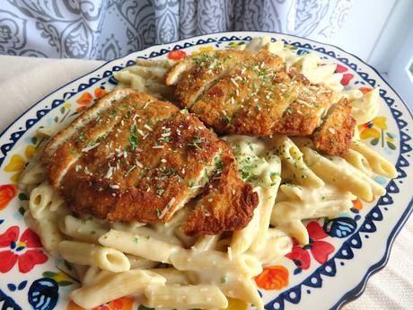 Crispy Chicken with Creamy Garlic Pasta