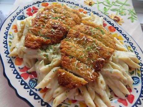 Crispy Chicken with Creamy Garlic Pasta