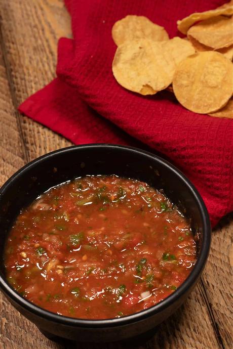 bowl of super easy salsa rosa with tortilla chips
