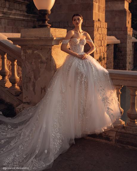 ukrainian bridal designers sweetheart strapless neckline off the shoulder giovanna aleesandro