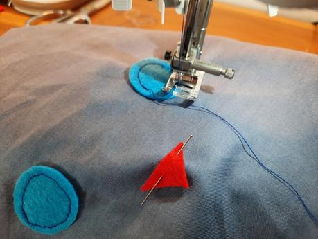 Sewing the eyes on my cat bag