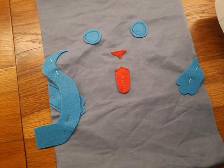 Detail of the cat's tail: I got sure I had enough material to catch in the side seam of the bag