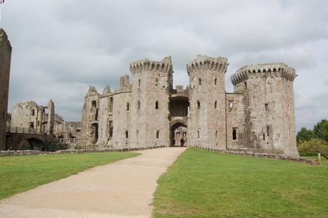 raglan-castle