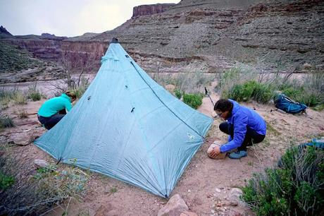 Tips for camping in wind while hiking