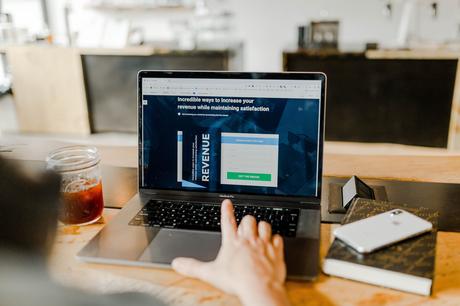 financial advisor laptop