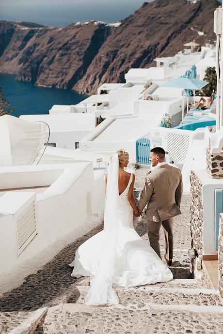 destination-wedding-santorini-romantic-white-florals_04